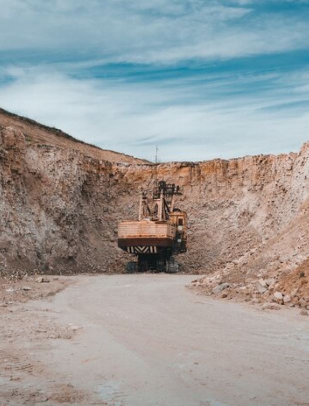 Ventajas de los equipos de aspiración de rocas y polvo en la industria